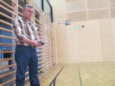 2012-11 Fliegen in Turnhalle_16